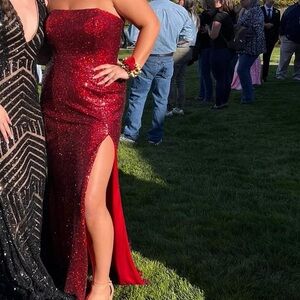 Red Sparkly Prom/Ball dress strapless